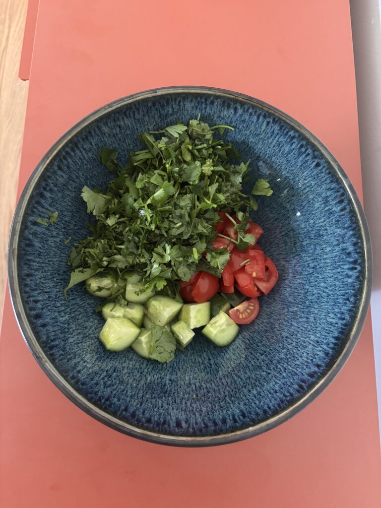 Salat Gurke Tomaten Kräuter