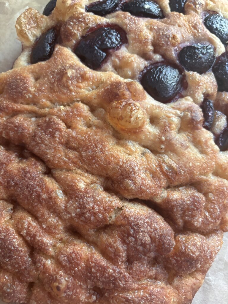 Focaccia Kirsch Zimtschnecken