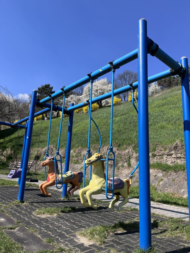 Zirkus Retro Spielplatz Rumänien mit Kindern