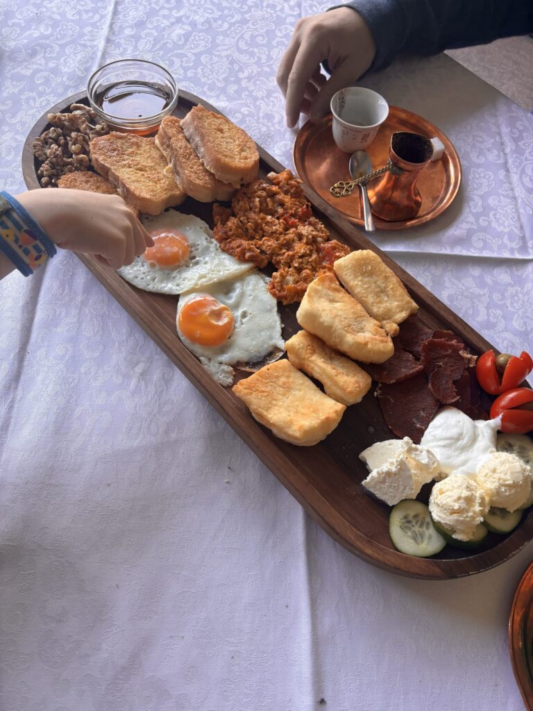 Glamping Bosnien Frühstück